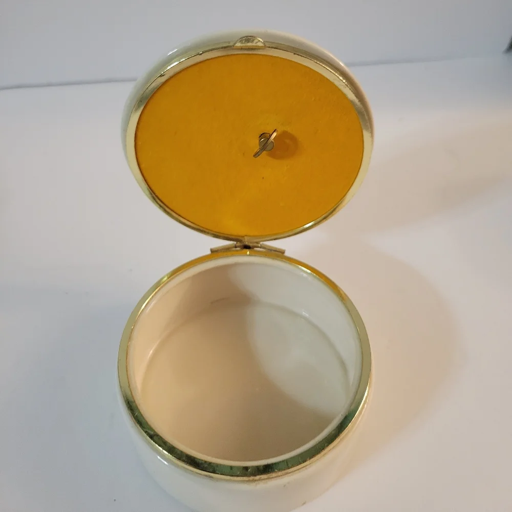 Otagiri Cyclomen Trinket Box W Music Box